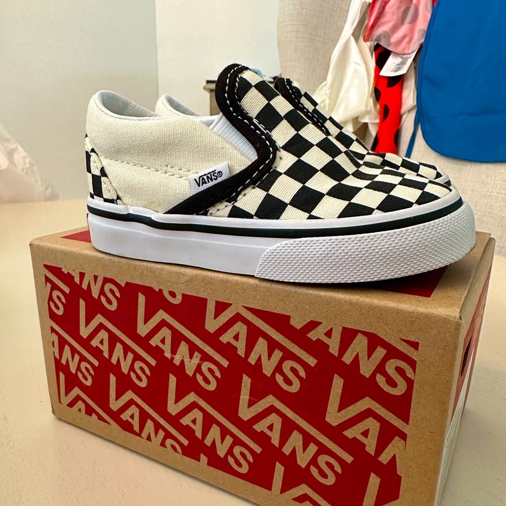 Baby/Toddler Vans Classic Slip On, black white checkerboard, unisex. Sz 5. New!